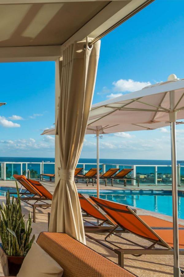 Mvr With Poolside Sips And Biscayne Backdrop Locanda Miami